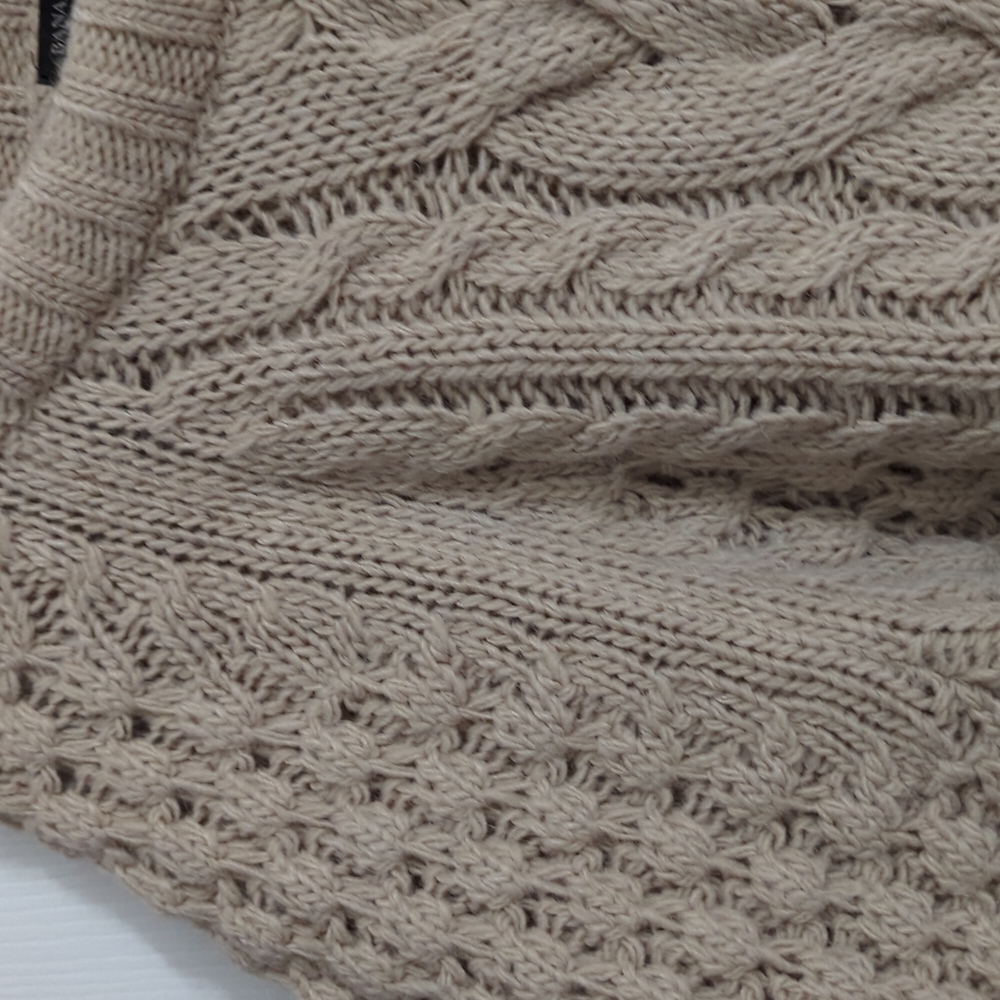Sweater - Picture 2 of 4